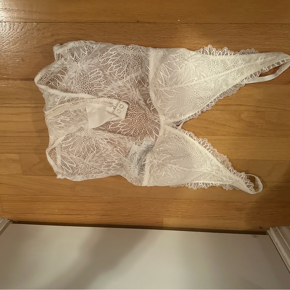 Abercrombie & Fitch Lace White Bodysuit Size Large - Picture 5 of 6